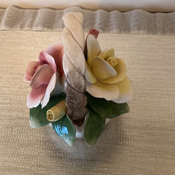 Capodimonte Vintage flower basket Nuova I.I.E. - Picture 3 of 9